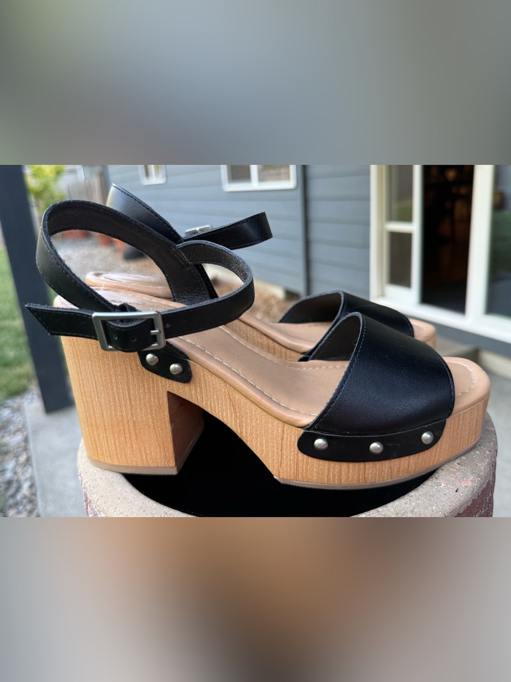 Universal Thread Platform Sandals - Picture 2 of 5